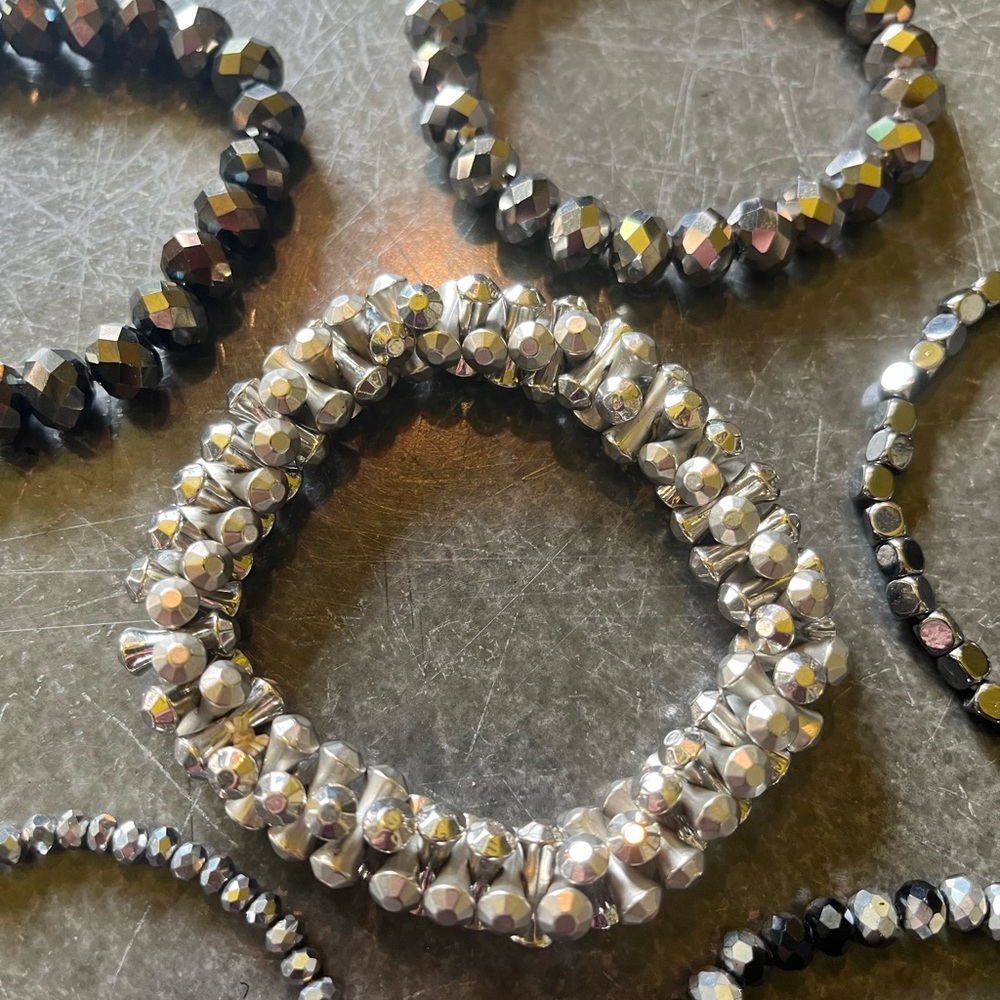 Bundle of 6 beaded unique bracelets metallic - Picture 4 of 13